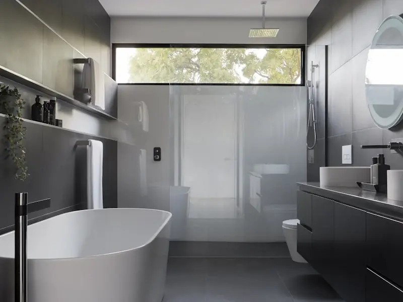 Baño reformado con plato de ducha en Bilbao